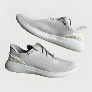 Kizik Sneakers M 9 W 10.5 Light Gray Walking Shoes Athletic Madrid Eco Knit